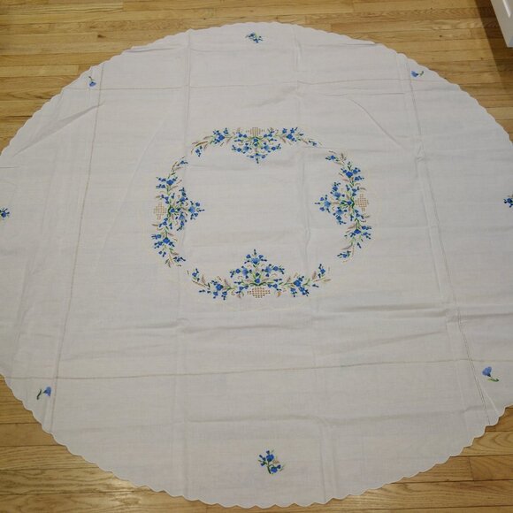 Vtg New Drawn thread work & beautiful crewel embroidery tablecloth & placemats